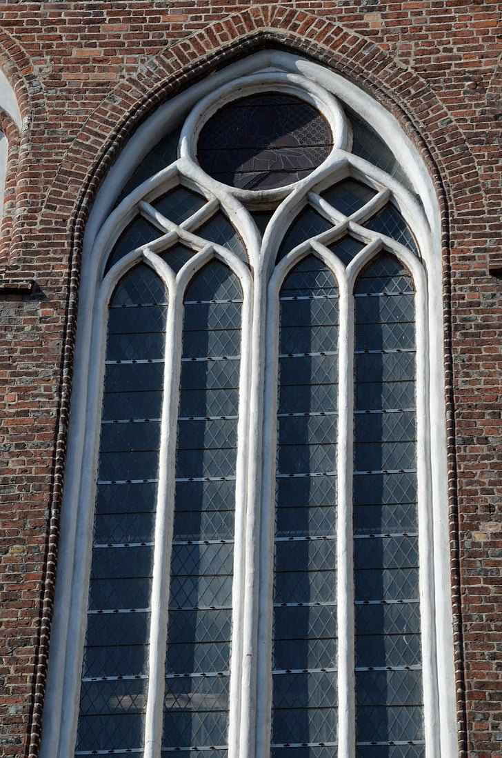 vindue, gotisk, kirke, mursten gotiske, murstenskirke, mursten arkitektur, spidse bue