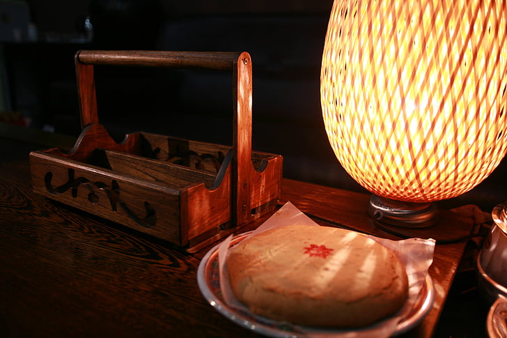 cake, food containers, lamp, warm
