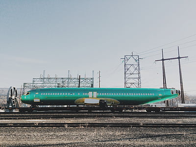Foto, Teal, aeroplano, rimorchio, industriale, piste del treno, linee elettriche