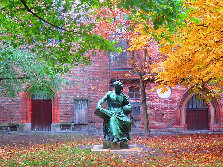 Berlín, estatua de, Nikolaiviertel, otoño