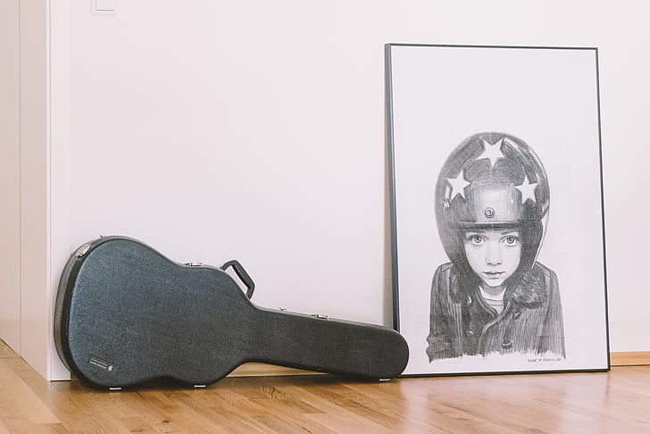 Dreng, sag, barn, Classic, gulvet, guitar case, hjelm