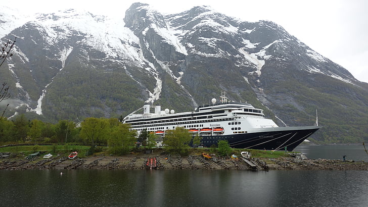 Norvegia, Eidfjord, paesaggio, acqua, nave da crociera, neve, montagne