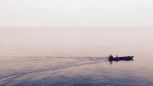 silhouette, bateau, eau, en journée, océan, mer, horizon