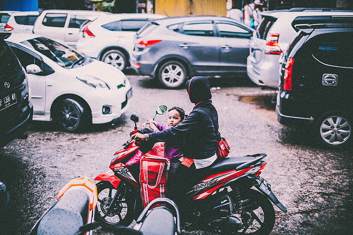 bilar, Kid, motorcykel, motorcykel, personer, Road, Street