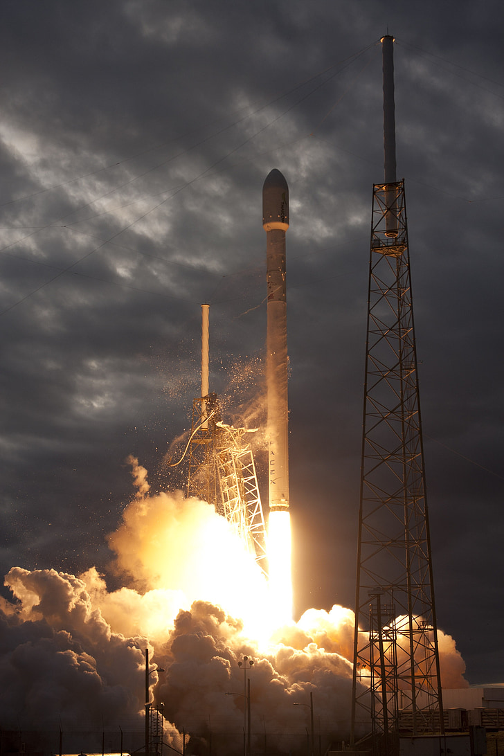 lift-off, raketaffyring, SpaceX, lanceringen, flammer, fremdrift, plads