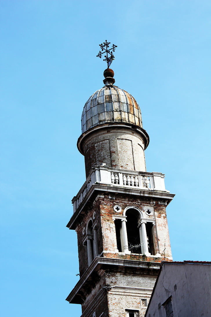 Πύργος της καμπάνας, Εκκλησία καμπαναριό, παλιά, κτίριο