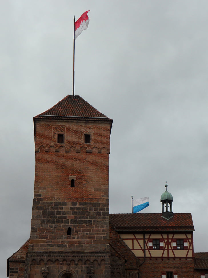 Château, château impérial, Nuremberg, tour du château, tour, fierté, drapeaux
