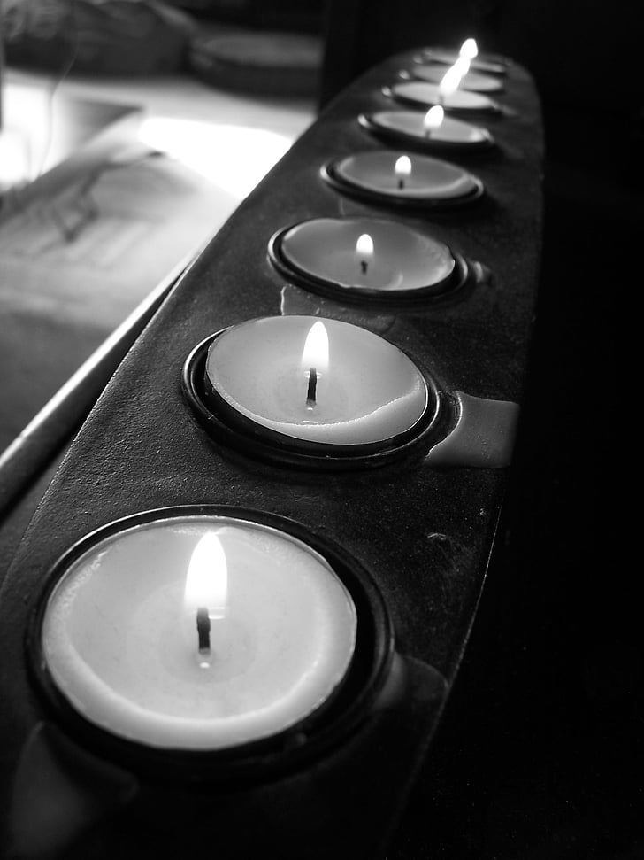 foc, alb-negru, ceara, întuneric, Lumina spirituală, candelabru, gotic