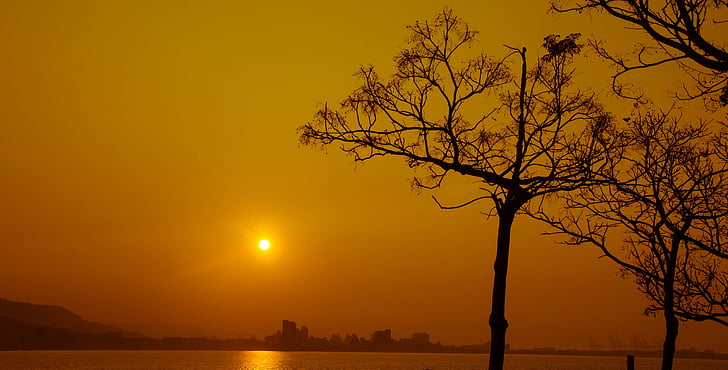 Õhtune päike, puud, jõgi