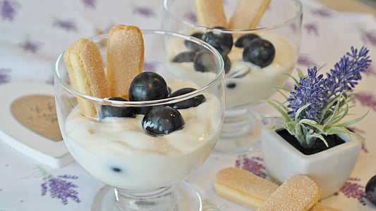 Quark, crème de Quark, dessert, raisins, bleu, blanc, raisin bleu