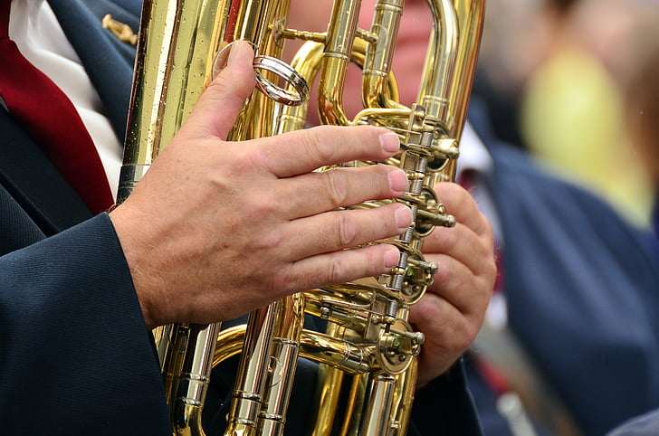 hender, musikkinstrument, tuba, brassband, messing instrument, blåseinstrument, blåsere