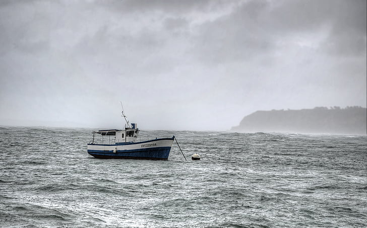 boat, storm, brest, brittany, grey sky, spray, waves