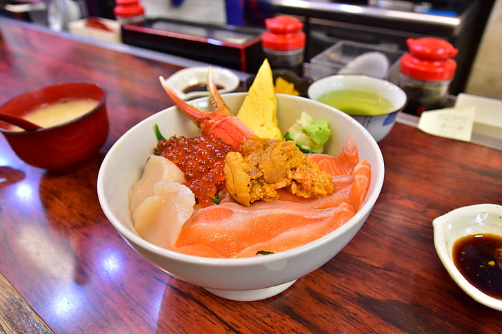 Japonya, büyük ev, çiğ balık dilim