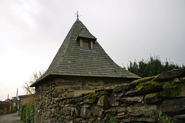 フランスの pigeonnier, 愚かさ, 屋根を予定, 石の壁, 構造, 古い, 天窓