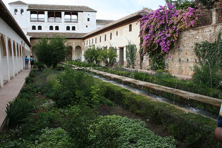 Granada, Alhambra, Patio de aceqaia