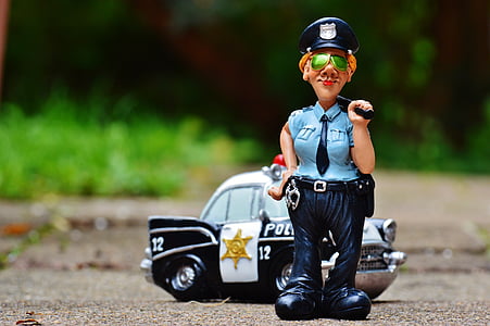 Polizistin, Polizei, Polizei-Auto, Abbildung, lustig, Spaß, Handschellen