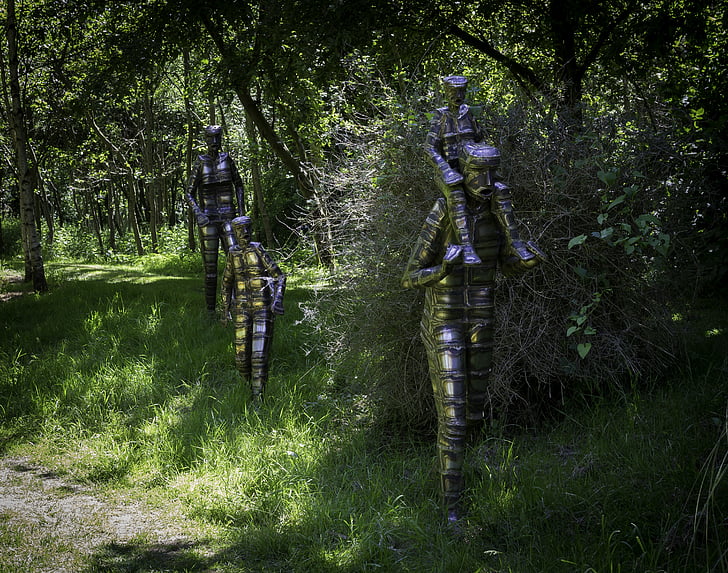 Семейный пикник, стальной скульптура, скульптор Боб воды, деревья, трава, Саншайн, вооруженные силы