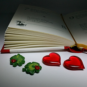 książki, szczęście, miłość, serce