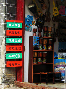 Lijiang Jün-nan Čína, Lijiang, v provincii yunnan, Čínska kultúra, cestovný ruch, uprostred mesta, Čína vetra