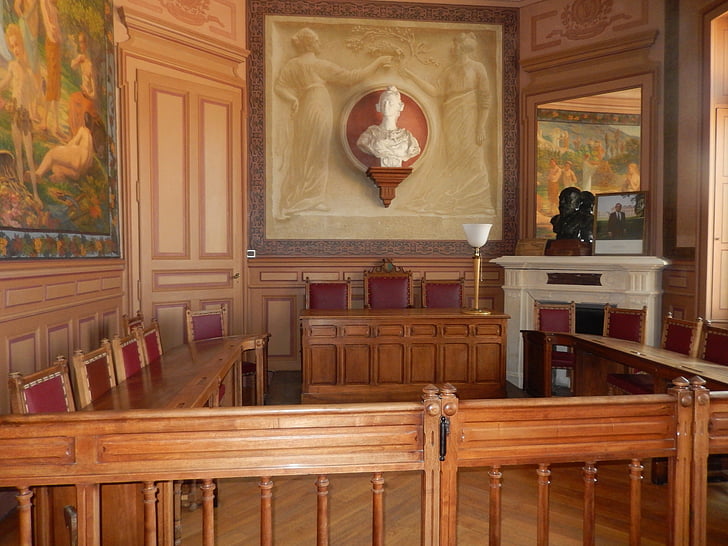 Curtea, Justiţie, interior, arhitectura, decoraţiuni interioare
