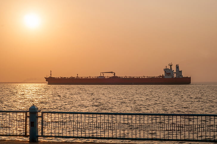 Maracaibo, Venezuela, východ slunce, loď, ropný tanker, siluety, slunce