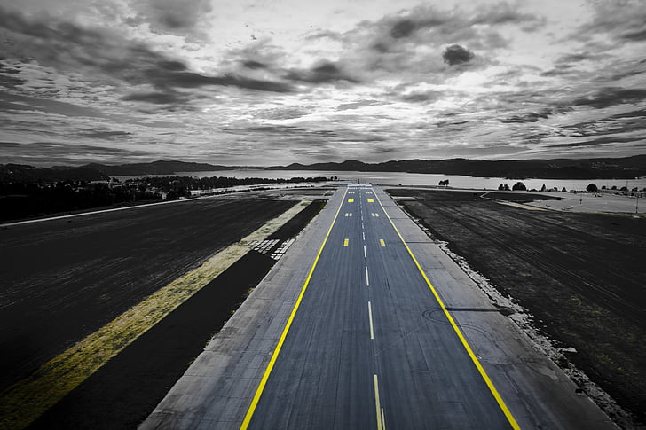 Αεροδρόμιο, αεροπλάνο, ασφάλτου, αυτοκίνητο, πόλη, σκούρο, σκοτεινά σύννεφα