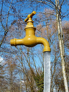 robinet, colonne d’eau, debout, flottant, tromperie optique, jaune, eau