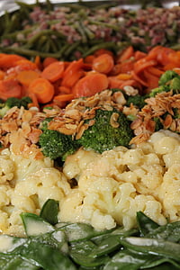 daržovių lėkštė, daržovės, pupelės, žiediniai kopūstai, morkos, morkos, virtos savitarnos, valgyti