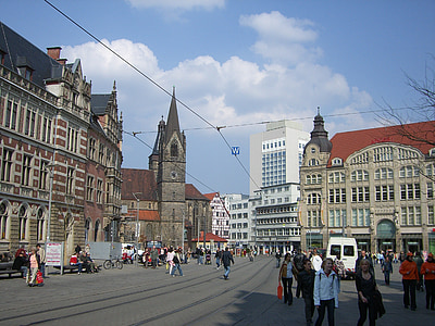 Erfurt, kirkko, Bahnhofplatz, julkisivut, rakennus, arkkitehtuuri, ihmiset