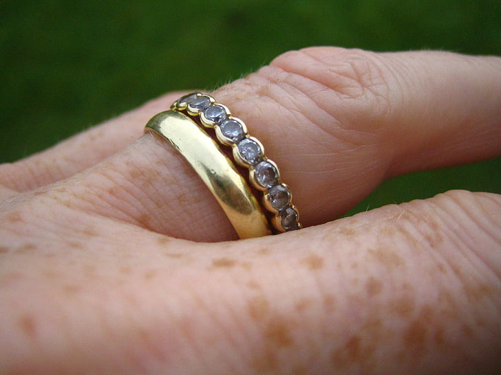 Ilona, arany gyűrű, cirkónium-oxid, összekapcsolódás