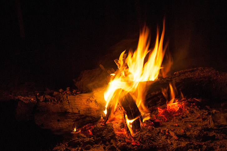 у костра, освещение, огонь, огонь - природное явление, пламя, тепло - температура, горения