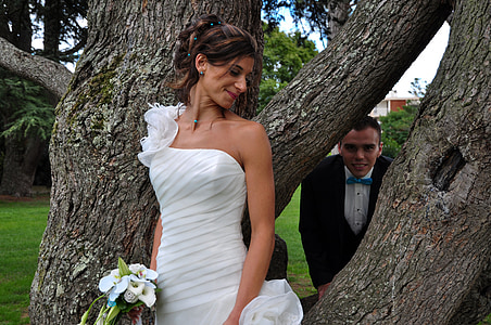 Braut und Bräutigam, weiß, Hochzeitsfoto, Hochzeit photograpy, Treffen der Ehe, Sitzung des Schießens, Bild