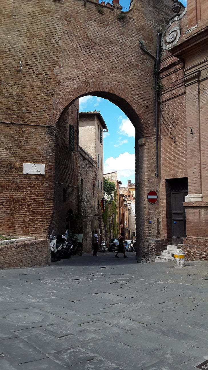 Сієна, Квант милосердя, Мета, один бік вулиці, Тоскана, алея, Архітектура