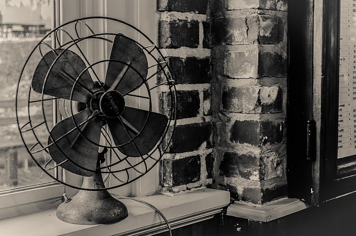 preto e branco, parede de tijolo, ventilador, velho, vintage, ventilador elétrico