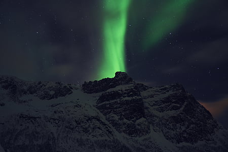 Aurora Boreal, montaña, Nightscape, luces del norte, cielo, nieve, estrellas
