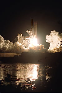romfergen Discovery, lanseringen, oppdrag, astronauter, oppskytning, raketter, romskip