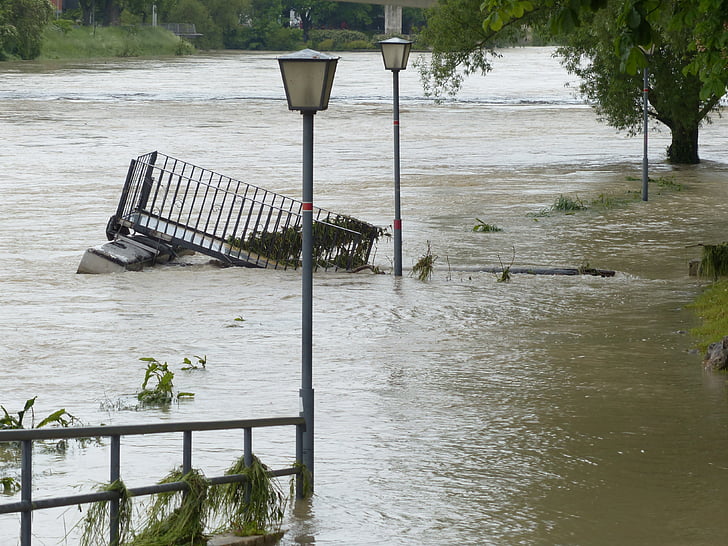 hoog water, weg, gedaald, schade, overstromingen veroorzaakte schade, vernietiging, Donau