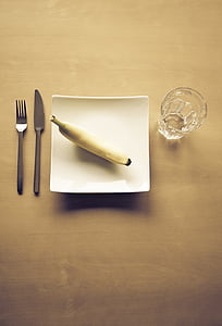 banan, kost, dricksglas, gaffel, kniv, minimalistisk, plattan