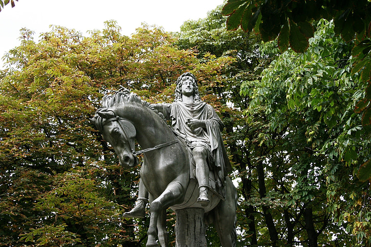 Louis XIII., Louis 13, Place des Vosges-tól