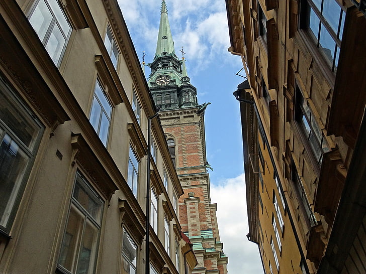 Stockholm, Vecrīgā, baznīcas tornis, vecā māja, Zviedrija