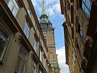 Sztokholm, Stare Miasto, wieża kościoła, stary dom, Szwecja
