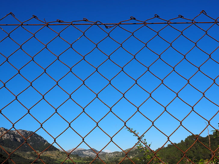 wire mesh, wire mesh fence, fence, diagonal wire mesh fence, rusty, rusted, metal