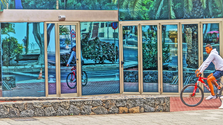 showcase, bicycle, reflections, mirrors, open air, sun, good morning