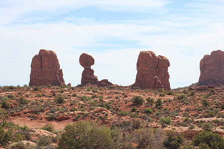 montanhas de la sal, pedra de equilíbrio, Arches national park, Utah, Estados Unidos da América, deserto, amarela terra