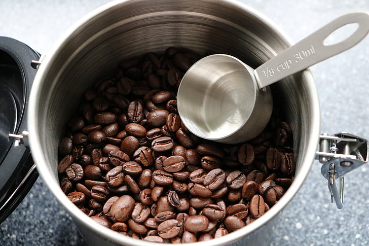 κόκκοι καφέ, καφέ, κασσίτερο καφέ, άρωμα, καφέ, καφεΐνη, κουτάλια μέτρησης ψημένα