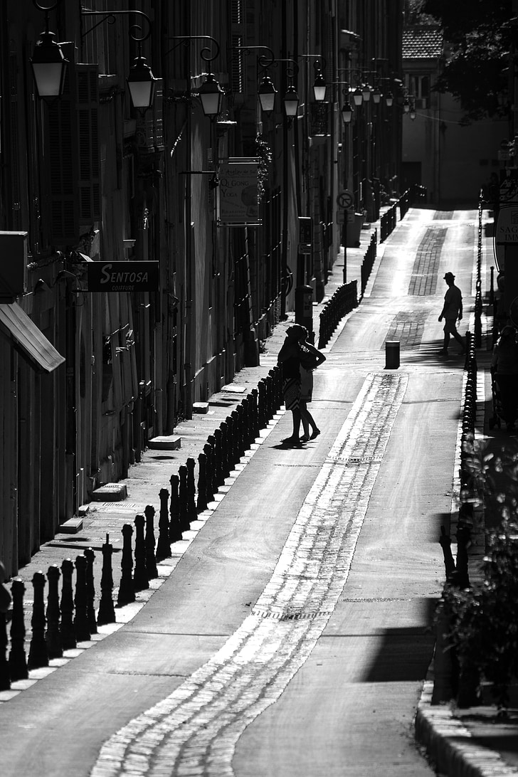 aix-en-provence, evening light, shadow, black and white