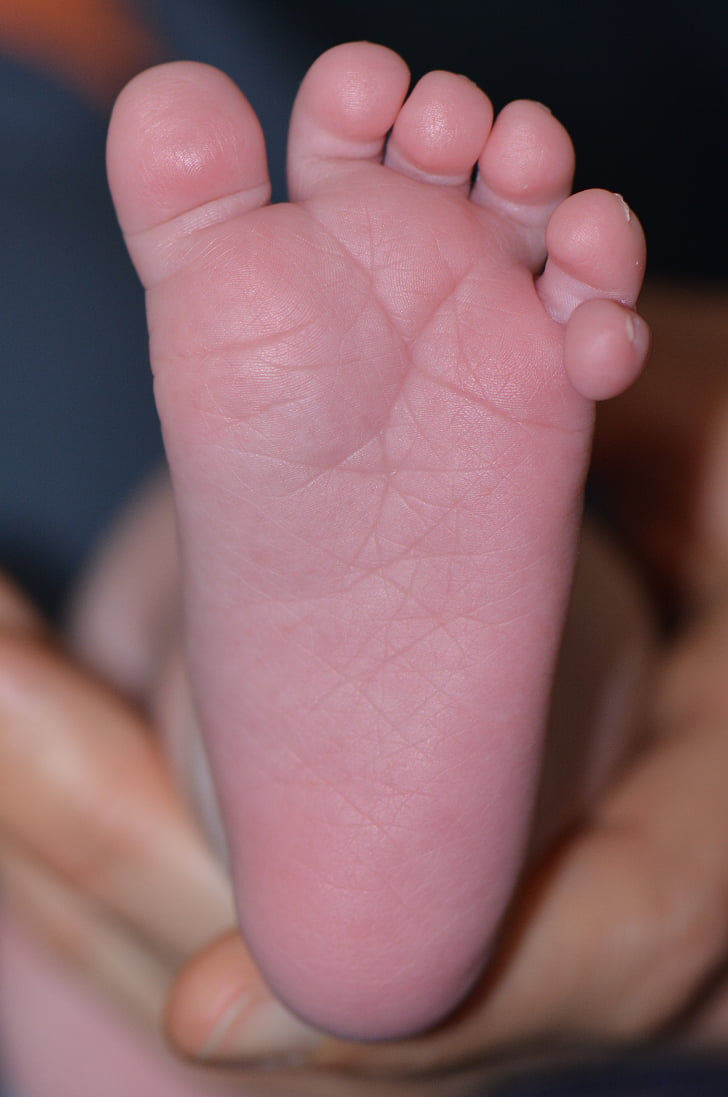 baby foot, foot, toes, six toes