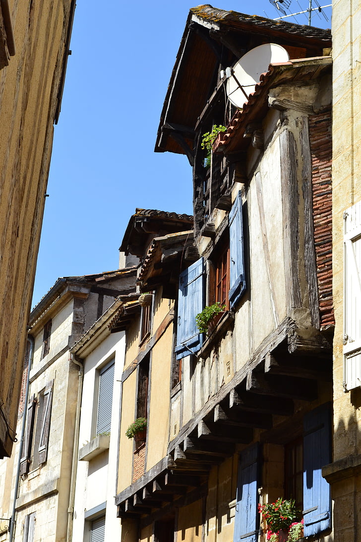 Bergerac, smal gata, gamla gatan, fönster, fönsterluckor, Dordogne, Frankrike