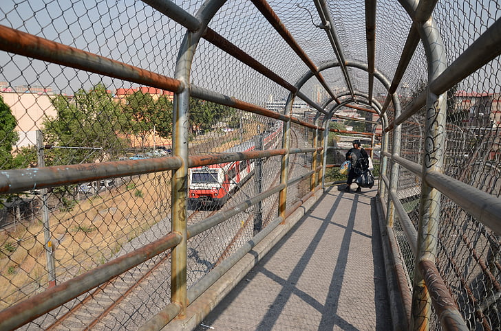 Most, předměstí, vlakem, Tlatelolco
