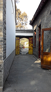qufu Çin üç delik, Koridorda, kırık